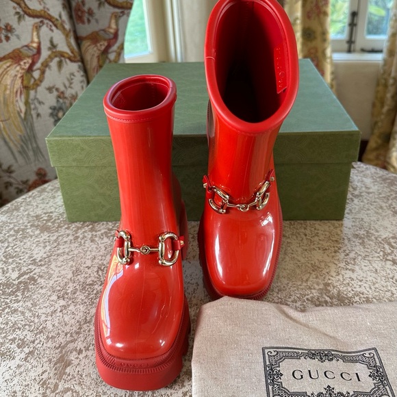 Gucci - Picture 1 of 9